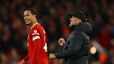Soccer Football - Premier League - Liverpool v Luton Town - Anfield, Liverpool, Britain - February 21, 2024 Liverpool's Virgil van Dijk and manager Juergen Klopp celebrate after the match REUTERS/Molly Darlington NO USE WITH UNAUTHORIZED AUDIO, VIDEO, DATA, FIXTURE LISTS, CLUB/LEAGUE LOGOS OR 'LIVE' SERVICES. ONLINE IN-MATCH USE LIMITED TO 45 IMAGES, NO VIDEO EMULATION. NO USE IN BETTING, GAMES OR SINGLE CLUB/LEAGUE/PLAYER PUBLICATIONS. (REUTERS)