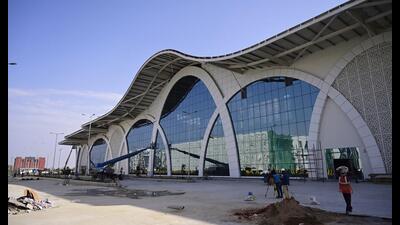 The north terminal building (G+2 floors) facing Vibhuti Khand is all ready to be inaugurated. The building also has a food plaza at the top (Deepak Gupta/HT Photo) The north terminal building (G+2 floors) facing Vibhuti Khand is all ready to be inaugurated. The building also has a food plaza at the top (Deepak Gupta/HT Photo)