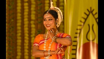 World-acclaimed Odissi dancer Sujata Mohapatra noted, “There are certain people who go to the limelight and forget their roots.” (HT Photo) World-acclaimed Odissi dancer Sujata Mohapatra noted, “There are certain people who go to the limelight and forget their roots.” (HT Photo)