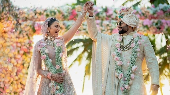 Dressed in hues of pink, peach and ivory, both Rakul and Jackky looked over the moon to be husband and wife.(Instagram)