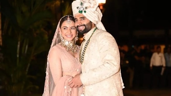 Rakul blushed as Jackky asked the paparazzi to not call her ma’am at least on their wedding day, with the paparazzi calling her ‘bhabhi ji’ instead.