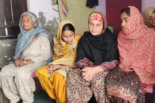 Family members of Shubhkaran Singh, including his grandmother Balbir Kaur (extreme left) in mourning at Balon village of Bathinda district on Thursday. (Sanjeev Kumar/HT) Family members of Shubhkaran Singh, including his grandmother Balbir Kaur (extreme left) in mourning at Balon village of Bathinda district on Thursday. (Sanjeev Kumar/HT)
