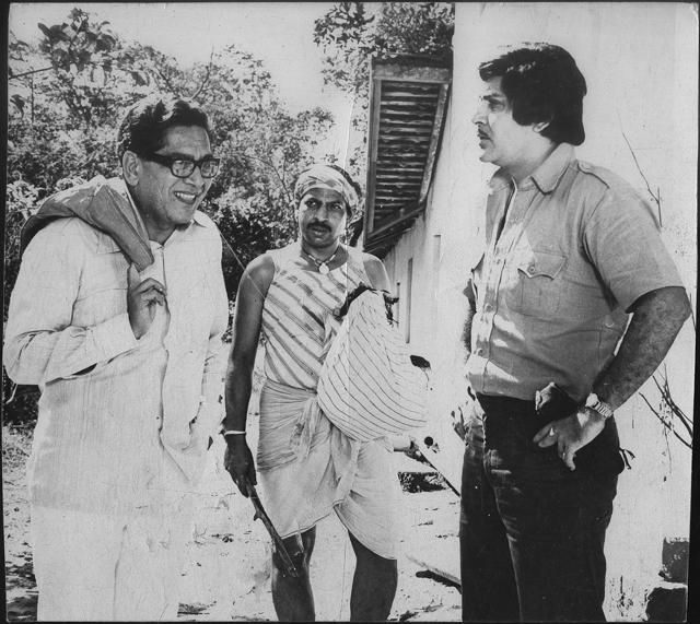 Shriram Lagoo (left), Parikshit Sahni (right) and Sadhu Meher in Kasturi (1980). (HT Photo) Shriram Lagoo (left), Parikshit Sahni (right) and Sadhu Meher in Kasturi (1980). (HT Photo)