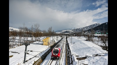 A train traverses a track in a snow-covered Qazigund, nearly 80 km from Srinagar on Friday. (Waseem Andrabi /HT)