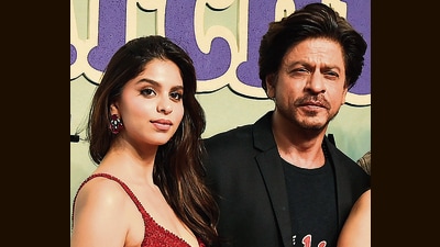 Bollywood actor Shah Rukh Khan (2nd L) with his family both son Aryan, AbRam, daughter Suhana and wife Gauri Khan attend the premiere of Netflix's Indian Hindi-Language teen musical comedy film ‘The Archies’ in Mumbai on December 5, 2023. (Photo by SUJIT JAISWAL / AFP) (AFP) Bollywood actor Shah Rukh Khan (2nd L) with his family both son Aryan, AbRam, daughter Suhana and wife Gauri Khan attend the premiere of Netflix's Indian Hindi-Language teen musical comedy film ‘The Archies’ in Mumbai on December 5, 2023. (Photo by SUJIT JAISWAL / AFP) (AFP)