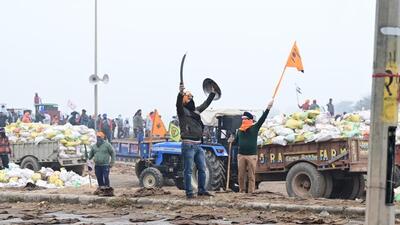 Punjab farm protesters during the protest at Shambhu on the Patiala-Ambala border with Haryana on Tuesday. (Ravi Kumar/HT)