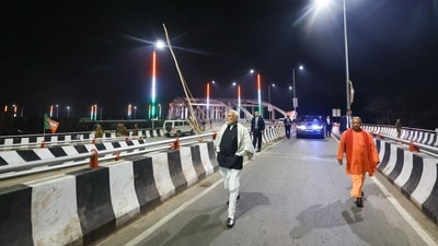 Prime Minister Narendra Modi inspected the Shivpur-Phulwaria-Lahartara Marg. Prime Minister Narendra Modi inspected the Shivpur-Phulwaria-Lahartara Marg.