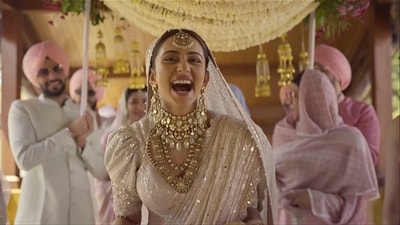 Rakul Preet Singh and Jackky Bhagnani married in two weddings – an Anand Karaj and a Sindhi-style ceremony – in Goa on Wednesday morning and evening. Decked up in a gorgeous ivory Tarun Tahiliani lehenga, Rakul Preet was the epitome of grace at her Anand Karaj ceremony. 