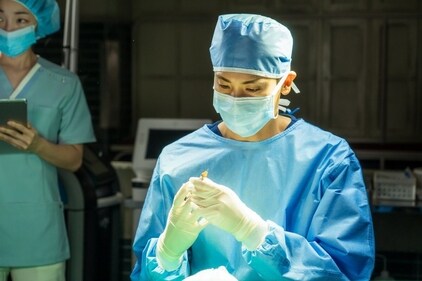 Park Hyung Sik doctor slump (netflix, jtbc)