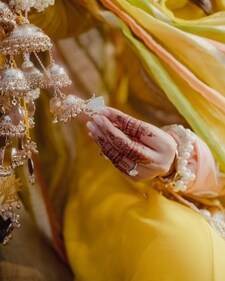A close up look at actor Parineet Chopra's wedding minimal mehendi designs (Instagram) A close up look at actor Parineet Chopra's wedding minimal mehendi designs (Instagram)