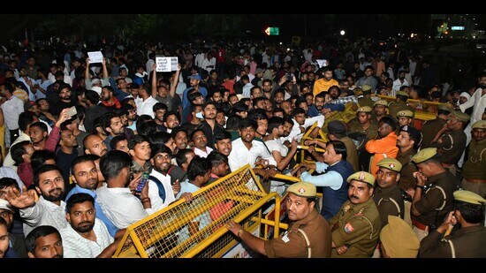CAPTION: Students preparing for recruitment exams protesting near the UPPSC gate in Prayagraj on February 23. (HT photo)