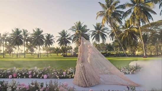 To marry Jackky Bhagnani, Rakul Preet Singh wore a pastel pink Tarun Tahiliani lehenga. In an intimate gathering amidst an aesthetically pleasing setting with palm trees and lush lawns, the bride walked the aisle solo as Jackky waited for her on stage.