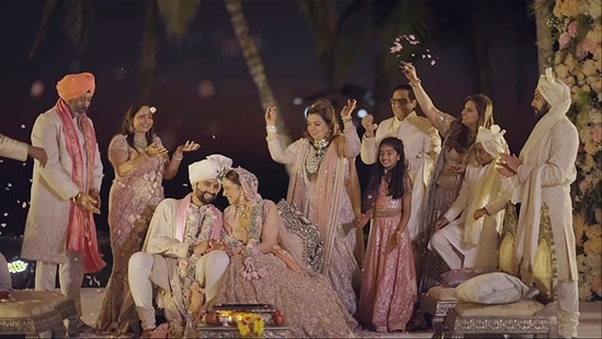 To match with wife Rakul Preet, Jackky picked a complementing ivory Tarun Tahiliani sherwani for the pheras. He completed his look with a statement-making layered chain. The couple was blessed by the parents and siblings after the wedding pheras.