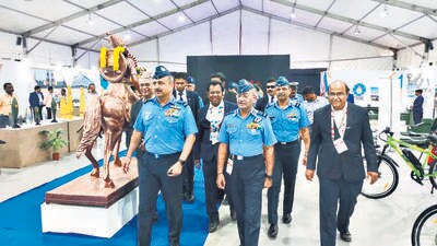 Air Chief Marshal VR Chaudhari visited the defence expo and interacted with the participating industries. (HT) Air Chief Marshal VR Chaudhari visited the defence expo and interacted with the participating industries. (HT)