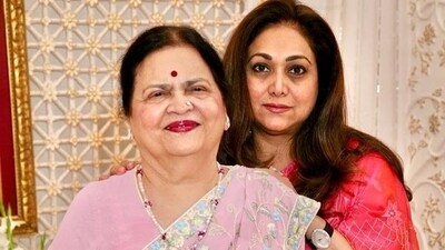 Tina Ambani with her mother-in-law Kokilaben Dhirubhai Ambani. (Instagram/@tinaambaniofficial) Tina Ambani with her mother-in-law Kokilaben Dhirubhai Ambani. (Instagram/@tinaambaniofficial)