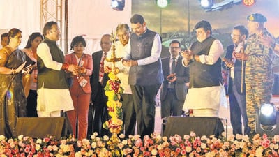 Deputy chief minister Devendra Fadnavis inaugurated the 'Maharashtra MSME Defence Expo at the International Exhibition and Convention Centre, Moshi. The first day of maiden defence expo organised by the Maharashtra government had an impressive display of cutting-edge military weapons. (HT) Deputy chief minister Devendra Fadnavis inaugurated the 'Maharashtra MSME Defence Expo at the International Exhibition and Convention Centre, Moshi. The first day of maiden defence expo organised by the Maharashtra government had an impressive display of cutting-edge military weapons. (HT)