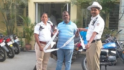 Bengaluru man pays pending traffic fine of ₹49,100, cops post a pic with him Bengaluru man pays pending traffic fine of ₹49,100, cops post a pic with him
