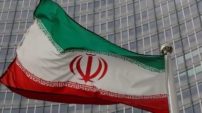 An Iranian flag flutters in front of the International Atomic Energy Agency (IAEA) headquarters in Vienna, Austria. (File Photo / REUTERS)