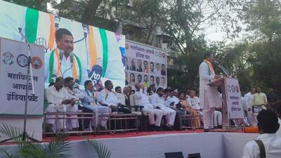 Maha Vikas Aghadi parties organised its first campaign public meet at Congress Bhavan in Pune on Saturday. (HT PHOTO) Maha Vikas Aghadi parties organised its first campaign public meet at Congress Bhavan in Pune on Saturday. (HT PHOTO)