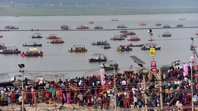 On this day, people make significant donations and offer food to the poor, who lack food and clothes. The food includes ghee, fruits, and jaggery. (PTI) On this day, people make significant donations and offer food to the poor, who lack food and clothes. The food includes ghee, fruits, and jaggery. (PTI)