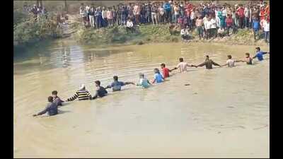 Rescue operation underway at the pond in Kasganj on Saturday. (HT) Rescue operation underway at the pond in Kasganj on Saturday. (HT)