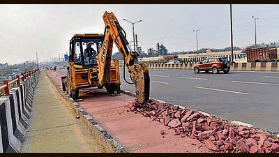 The NHAI has initiated work for restructuring of entry/exit on Delhi Meerut Expressway near Crossings Republik to smoothen traffic flow and stop instances of wrong side driving in Ghaziabad. (Shakib Ali/HTPhoto) The NHAI has initiated work for restructuring of entry/exit on Delhi Meerut Expressway near Crossings Republik to smoothen traffic flow and stop instances of wrong side driving in Ghaziabad. (Shakib Ali/HTPhoto)