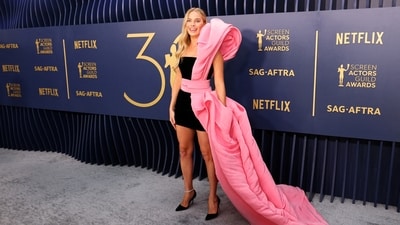 Margot Robbie graced the red carpet in a stunning black and pink gown from Schiaparelli’s fall 2020 couture collection. She complemented her look with black pointed-toe pumps and a diamond anklet.&nbsp; (REUTERS)
