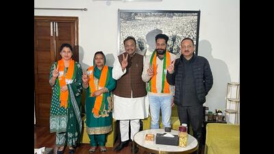 After three AAP councillors defected to the BJP two days before the apex court’s verdict, the saffron party has secured the numerical edge in the 35-member MC House. (HT Photo) After three AAP councillors defected to the BJP two days before the apex court’s verdict, the saffron party has secured the numerical edge in the 35-member MC House. (HT Photo)