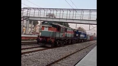 Goods train that started moving from Jammu and Kashmir was brought to a halt in Punjab. (X/ANI) Goods train that started moving from Jammu and Kashmir was brought to a halt in Punjab. (X/ANI)