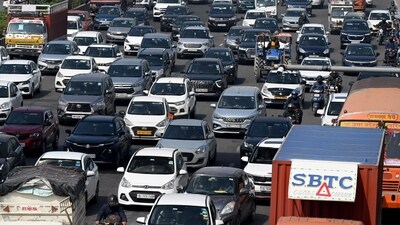Traffic congestion at the Noida-Greater Noida expressway road on February 21, (Sunil Ghosh/Hindustan Times) Traffic congestion at the Noida-Greater Noida expressway road on February 21, (Sunil Ghosh/Hindustan Times)
