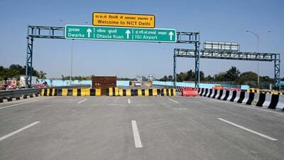 The Gurugram Metropolitan Development Authority (GMDA) estimates that construction of service roads along the 18.6 km stretch in Gurugram will cost ₹94 crore. (Parveen Kumar/HT photo) The Gurugram Metropolitan Development Authority (GMDA) estimates that construction of service roads along the 18.6 km stretch in Gurugram will cost ₹94 crore. (Parveen Kumar/HT photo)