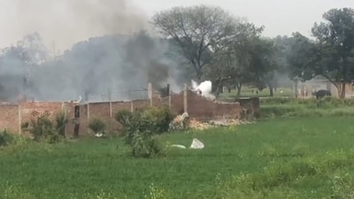 The rescue operation is underway and injured people were being sent to hospital. The death count is likely to increase, police said. (HT Photo) The rescue operation is underway and injured people were being sent to hospital. The death count is likely to increase, police said. (HT Photo)