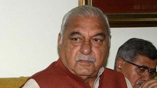 With party’s general secretary Abhay Singh Chautala accusing the government of not providing security to his right-hand man, former chief minister Bhupinder Singh Hooda termed Haryana as “most unsafe state in the country”. (HT File Photo)