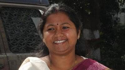 Lone Congress LS member from Jharkhand Geeta Kora joins BJP Lone Congress LS member from Jharkhand Geeta Kora joins BJP