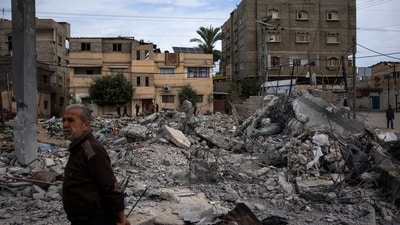 Neighbors inspect the rubble of the Hasouna family house, which was struck by an Israeli airstrike during an operation to rescue two hostages in Rafah, southern Gaza Strip, (AP)