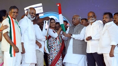 Congress President Mallikarjun Kharge and APCC president Y.S. Sharmila during a public meeting at Anantapur in Anantapuramu on Monday. (Mohammed Aleemuddin) Congress President Mallikarjun Kharge and APCC president Y.S. Sharmila during a public meeting at Anantapur in Anantapuramu on Monday. (Mohammed Aleemuddin)