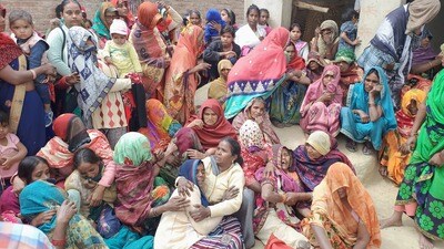 Grieving kin of the deceased at Kaushambi on Monday. (HT Photo) Grieving kin of the deceased at Kaushambi on Monday. (HT Photo)