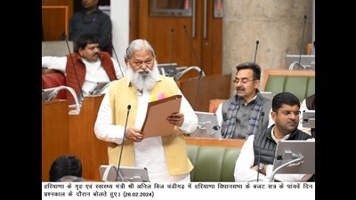 Haryana home minister Anil Vij on Monday announced in the state assembly that investigation into the murder of Nafe Singh Rathee, state chief of the Indian National Lok Dal (INLD), will be handed over to the Central Bureau of Investigation (CBI). (HT Photo) Haryana home minister Anil Vij on Monday announced in the state assembly that investigation into the murder of Nafe Singh Rathee, state chief of the Indian National Lok Dal (INLD), will be handed over to the Central Bureau of Investigation (CBI). (HT Photo)