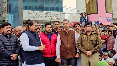 INLD MLA Abhay Chautala and others staging a dharna in Bahadurgarh demanding the arrest of assailants in connection with the killing of party’s state president and ex-MLA Nafe Singh Rathee and a party worker on Monday. (Manoj Dhaka/HT) INLD MLA Abhay Chautala and others staging a dharna in Bahadurgarh demanding the arrest of assailants in connection with the killing of party’s state president and ex-MLA Nafe Singh Rathee and a party worker on Monday. (Manoj Dhaka/HT)