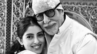 Navya Naveli Nanda poses with her grandfather, Amitabh Bachchan.