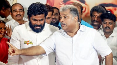 Tamil Nadu BJP President K Annamalai and Tamil Maanila Congress President G K Vasan during a press conference announcing the Tamil Maanila Congress and BJP alliance for the upcoming Lok Sabha elections in Chennai on Monday. (Lakshmi) Tamil Nadu BJP President K Annamalai and Tamil Maanila Congress President G K Vasan during a press conference announcing the Tamil Maanila Congress and BJP alliance for the upcoming Lok Sabha elections in Chennai on Monday. (Lakshmi)
