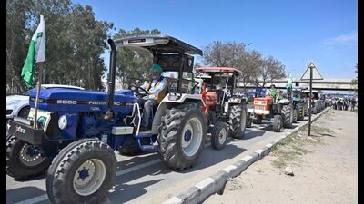 The farmers remained resolute in their commitment to address their grievances through peaceful means. (HT PHOTO)