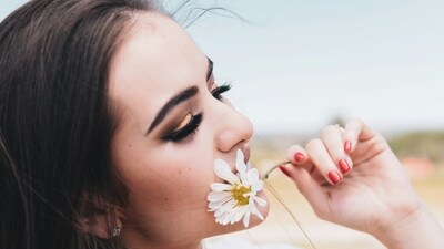 Smell plays a crucial role in taste perception. Without our sense of smell, we would only be able to taste five basic flavours - sweet, sour, salty, bitter, and umami. (Unsplash) Smell plays a crucial role in taste perception. Without our sense of smell, we would only be able to taste five basic flavours - sweet, sour, salty, bitter, and umami. (Unsplash)