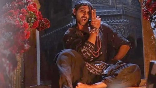 Kartik Aaryan surprised fans with his semi-classical twist to Ami Je Tomar in Bhool Bhulaiyaa 2. Kartik Aaryan surprised fans with his semi-classical twist to Ami Je Tomar in Bhool Bhulaiyaa 2.