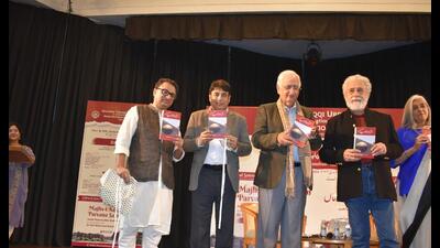 (From left) Saif Mahmood, Ather Farooqui, Salman Khurshid, Naseeruddin Shah and Ratna Pathak Shah. (Courtesy Anjuman Taraqqi Urdu (Hind))