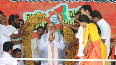 Prime Minister Narendra Modi was gifted a 67-kg turmeric garland in Palladam (Tamil Nadu) by people of Erode (ANI) Prime Minister Narendra Modi was gifted a 67-kg turmeric garland in Palladam (Tamil Nadu) by people of Erode (ANI)