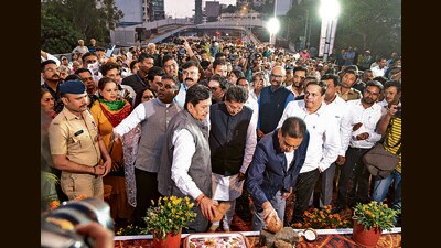 One arm of the Gokhale Bridge was inaugurated on Monday. (Satish Bate/ Hindustan Times) One arm of the Gokhale Bridge was inaugurated on Monday. (Satish Bate/ Hindustan Times)