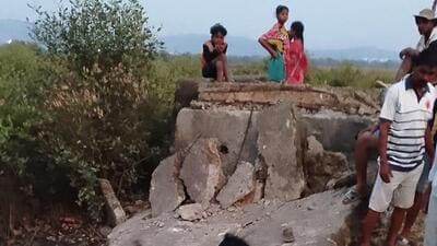 The bridge is over 30 years old and was commonly used by locals to cross the area. (G Mohiuddin Jeddy) The bridge is over 30 years old and was commonly used by locals to cross the area. (G Mohiuddin Jeddy)