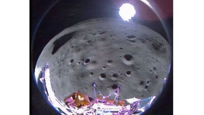 This image shows Intuitive Machines' Odysseus lunar lander approximately 35 seconds after pitching over during its approach to the landing site. The camera is on the starboard aft-side of the lander in this phase. (AFP) This image shows Intuitive Machines' Odysseus lunar lander approximately 35 seconds after pitching over during its approach to the landing site. The camera is on the starboard aft-side of the lander in this phase. (AFP)