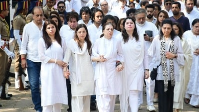 Pankaj Udhas's family bid him an emotional farewell. The singer was known for his timeless ghazals Chitthi Aayi Hai, Chandani Raat Mein, Na Kajre Ki Dhaar, and Aur Ahista Kijiye Baatein among others. Pankaj Udhas's family bid him an emotional farewell. The singer was known for his timeless ghazals Chitthi Aayi Hai, Chandani Raat Mein, Na Kajre Ki Dhaar, and Aur Ahista Kijiye Baatein among others.
